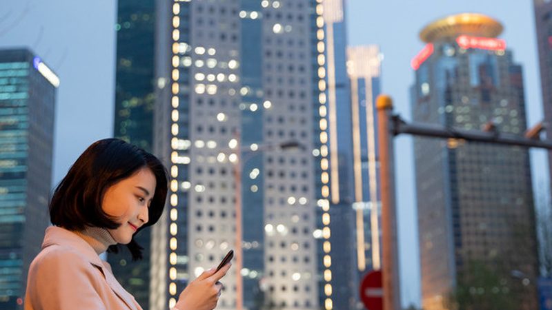 选择IT运维外包服务商时，企业需要关注以下几个方面：